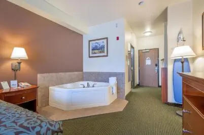 days-inn-by-wyndham-manitou-springs-main-hero (1)