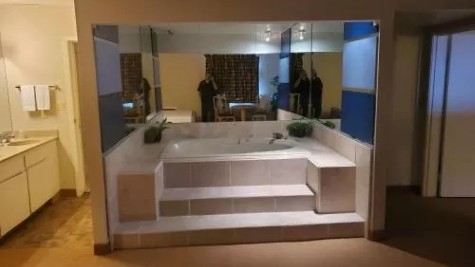 Stay in downtown El Paso just 7 miles from the airport, featuring in-room Jacuzzis and an on-site restaurant. Enjoy convenient city access along with comfortable accommodations and relaxing amenities for a memorable visit.