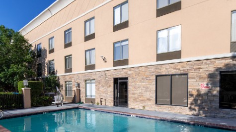 Holiday Inn Express & Suites Arlington (I-20-Parks Mall), an IHG Hotel