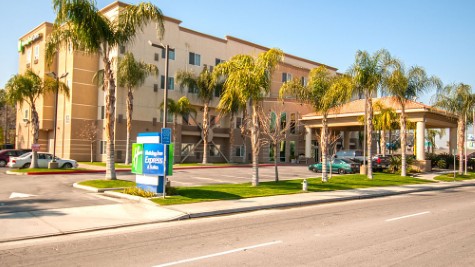 Holiday Inn Express & Suites Bakersfield Central, an IHG hotel