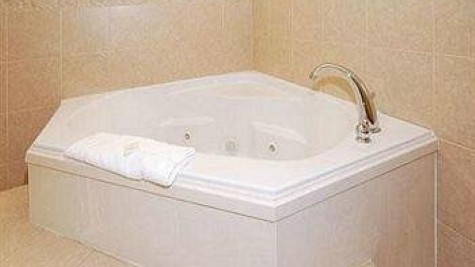 Holiday Inn Express & Suites Longview South I-20, an IHG Hotel