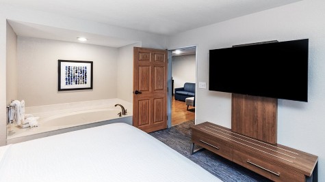 Holiday Inn Express & Suites Tulsa S Broken Arrow Hwy 51, an IHG hotel