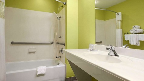 Howard Johnson by Wyndham Grand Prairie