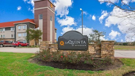 La Quinta Inn & Suites by Wyndham Bridge City