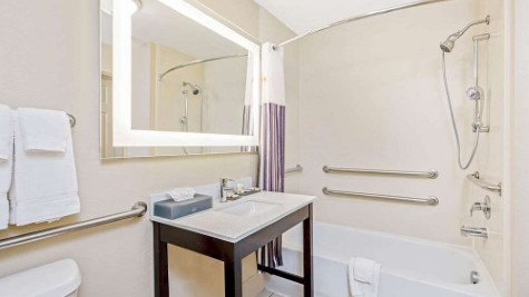 La Quinta Inn & Suites by Wyndham Corpus Christi Northwest