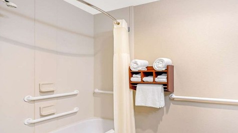 La Quinta Inn & Suites by Wyndham Midwest City – Tinker AFB