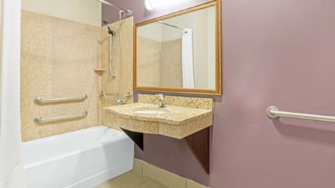 La Quinta Inn & Suites by Wyndham Oklahoma City -Yukon