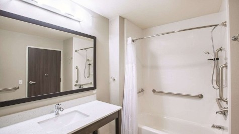 La Quinta Inn & Suites by Wyndham Tulsa Broken Arrow