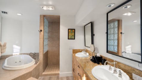 Modern Secluded Red Rock Relaxation