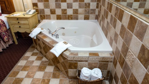 Pike’s Waterfront Lodge