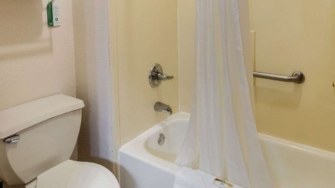 Quality Suites Burleson – Ft. Worth