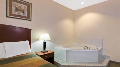 Super 8 by Wyndham Austin Airport South