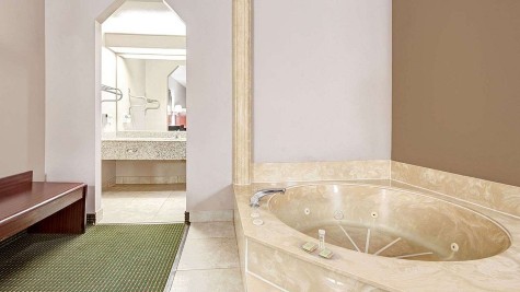 Super 8 by Wyndham Richardson Dallas