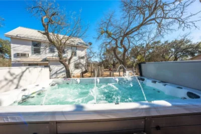 Texas Wine - Close to Luckenbach & Bar On Site