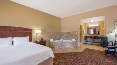 Hampton Inn & Suites