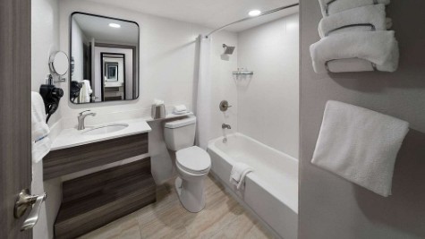 Wyndham DFW Airport Hotel