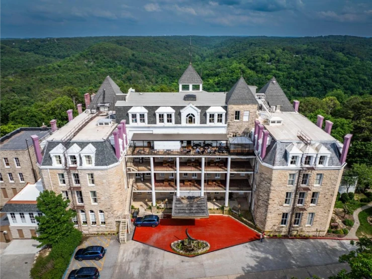 1886 Crescent Hotel and Spa