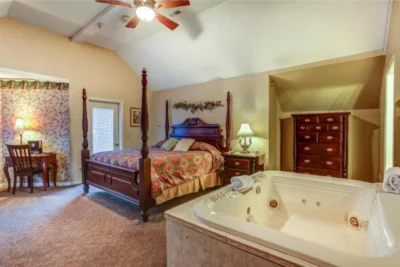 Afton-House-Inn-tub-in-bedroom
