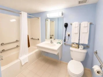 Atlantic Sands Hotel & Conference Center Tubs
