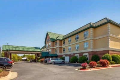 Comfort Inn & Suites Fayetteville – University Area