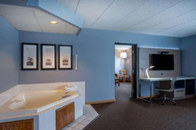 americinn-by-wyndham-eau-claire-building-inroom jacuzzi