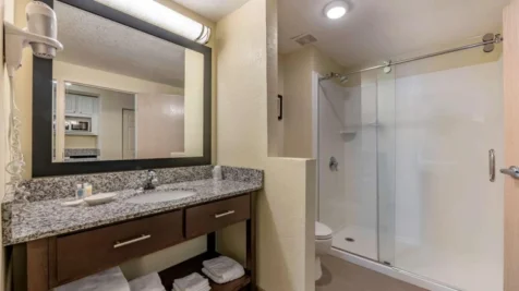 comfort-suites-maingate-east-main-hero