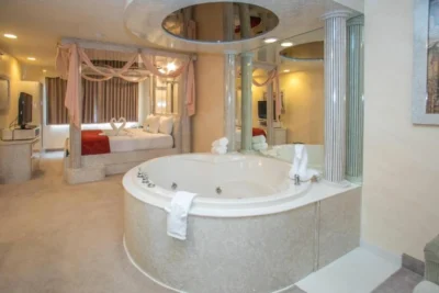 comfort-suites-oakbrook-terrace-near-oakbrook-center-main-hero