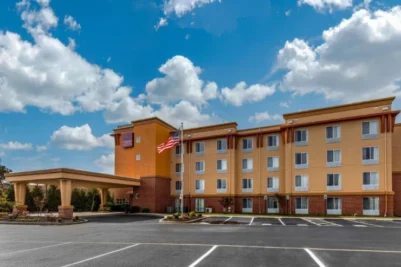 comfort-suites-seaford-room-feature-01