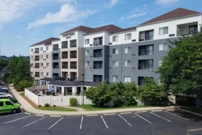 courtyard-by-marriott-norwich-room-feature-02
