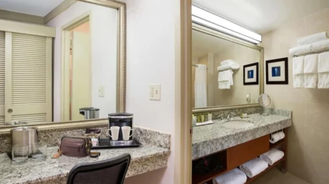 doubletree-by-hilton-hotel-miami-airport-convention-center-main-hero