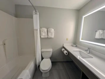 holiday-inn-express-suites-carbondale-university-area-by-ihg-main-hero