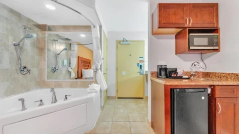 rodeway-inn-suites-fll-airport-main-hero