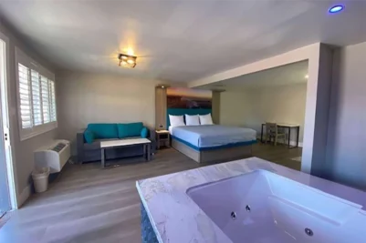 super-8-by-wyndham-oceanside-downtown