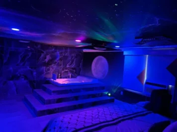 the-inn-of-dayville-bedroom-jacuzzi-02