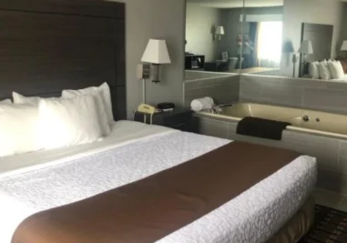 adams-inn-main-inroom jacuzzi