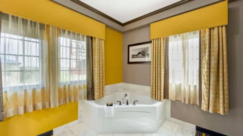 best-western-plus-emerald-inn-suites-main-hero