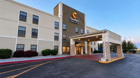 comfort-inn-suites-harvey-chicago-southland-main-hero