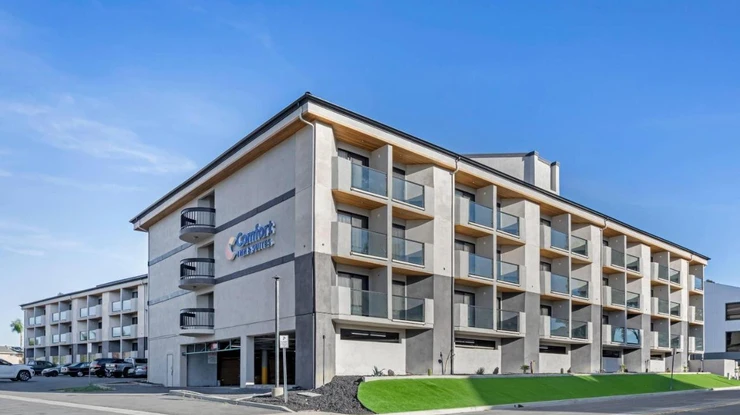 comfort-inn-suites-irvine-spectrum-main-hero