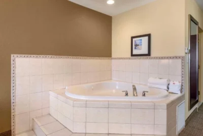 comfort-inn-suites-northeast-gateway-main-hero