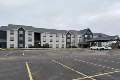 country-inn-suites-by-radisson-elgin-il-building-main-hero