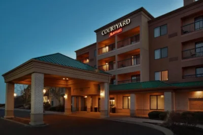 courtyard-by-marriott-chicago-st-charles-main-hero