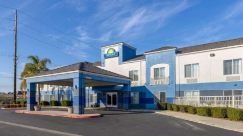 days-inn-by-wyndham-lathrop-main-hero