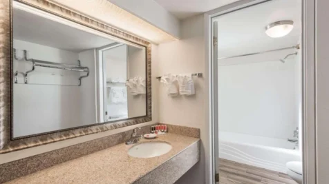 days-inn-suites-by-wyndham-lodi-main-hero