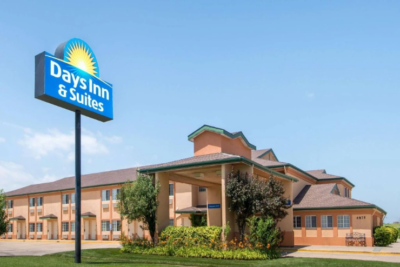 days-inn-suites-by-wyndham-wichita-building-front main