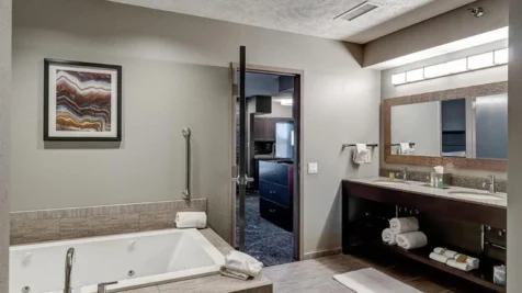 doubletree-by-hilton-hotel-bloomington-main-hero