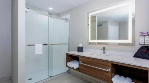 holiday-inn-suites-daytona-beach-on-the-ocean-by-ihg-main-hero