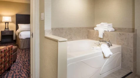 holiday-inn-wichita-east-i-35-an-ihg-hotel-main-hero