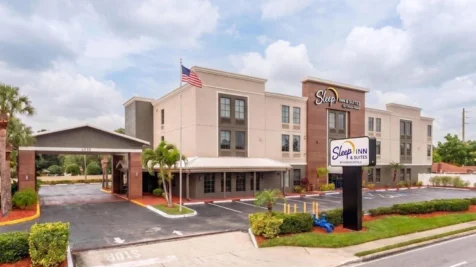 la-quinta-inn-suites-by-wyndham-st-petersburg-northeast-main-hero
