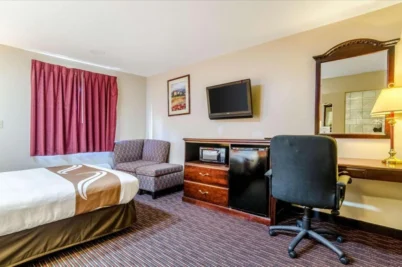 quality-inn-south-bedroom-general-02