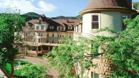 the-cliff-house-at-pikes-peak-main-hero